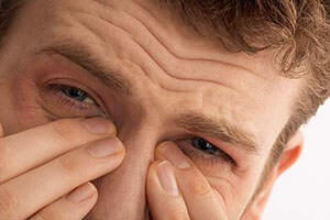 Для хронического гайморита характерны заложенность носа, насморк, головная боль
