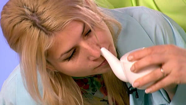 Промывание носа раствором