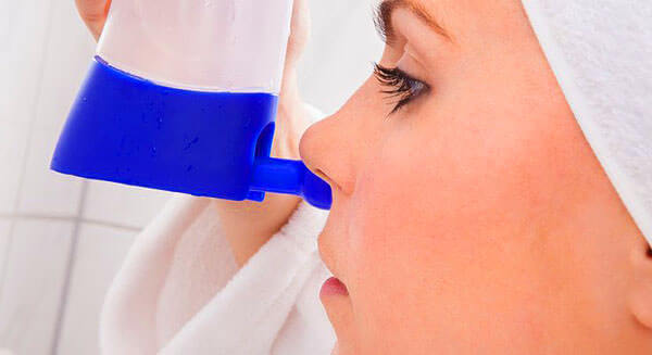 Систематическое промывание носа солевым раствором поможет избежать простуд