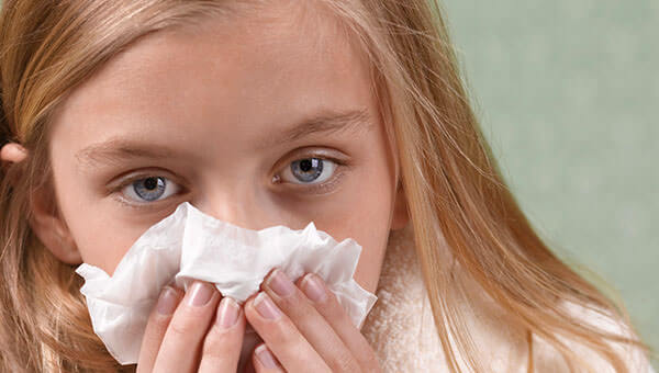 Причиной насморка может быть инфекция, аллергия, механическое повреждение