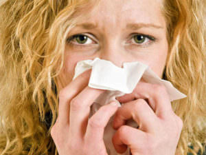 Симптоматика - заложенность носа, головная боль, жидкие сопли