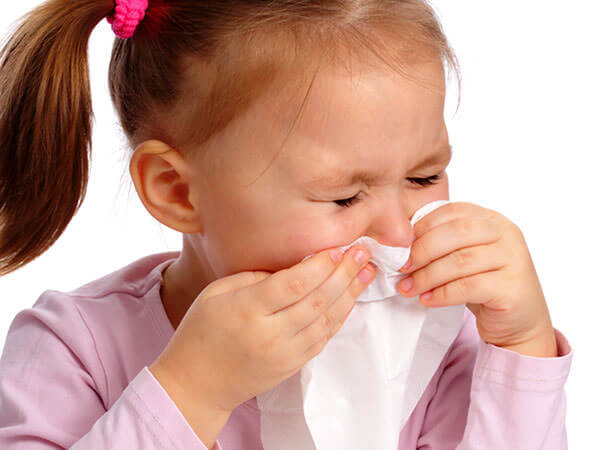 Заложенность носа у ребенка приводит к снижению аппетита, раздражительность