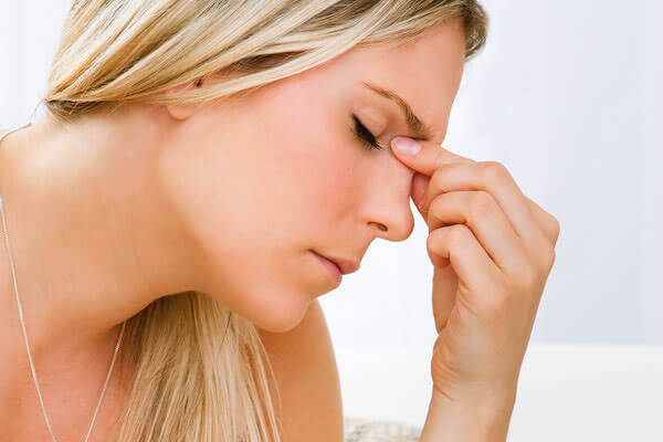 Постоянная головная боль, заложенность носа, высокая температура - показания к проведению прокола гайморита